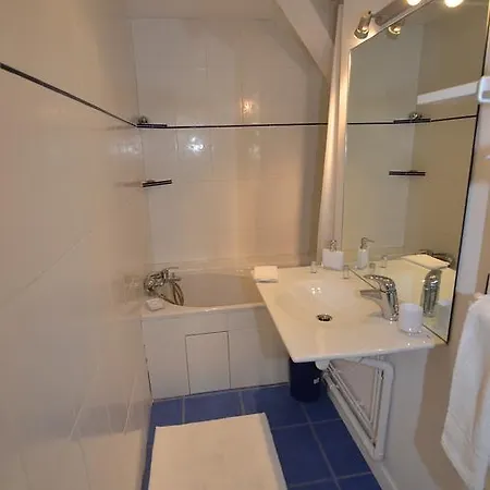 Dans Lucas Apartment